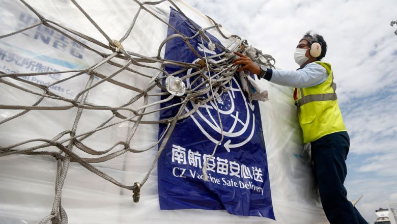 topic-3-the-chinas-sinopharm-vaccine-arrival-to-phnom-penh-international-airport-on-22-07-2021-heng-chivoan-4